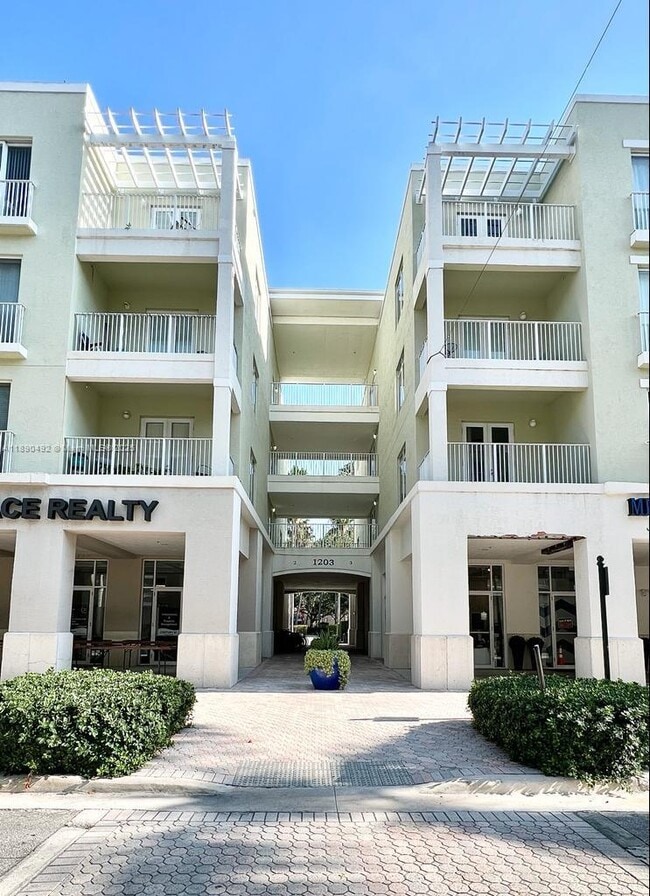 Building Photo - 1203 Town Center Dr Unit 421