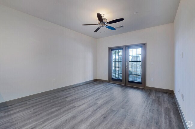 1 habitación, 1 baño, 685 pies cuadrados, sala de estar y comedor