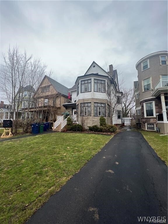 Photo - 581 Richmond Ave