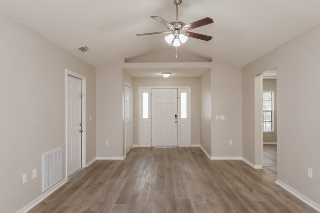 Photo - 8308 Hedgeway Pl