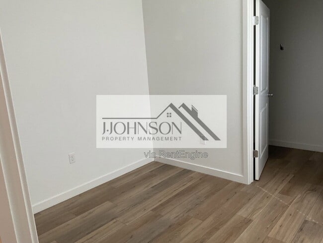 Photo - 2253 Monferrato St