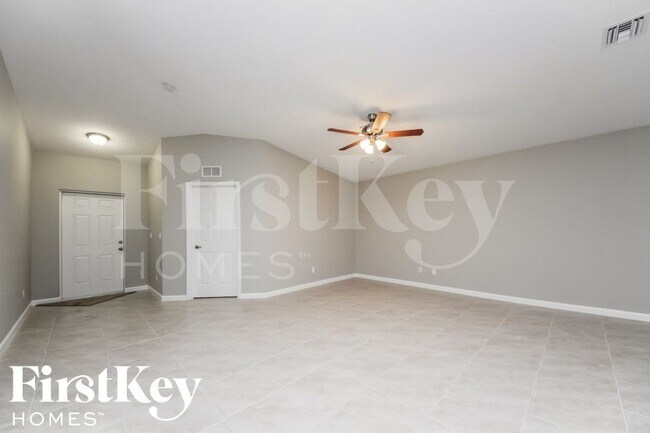 Photo - 797 SW Hillsboro Cir