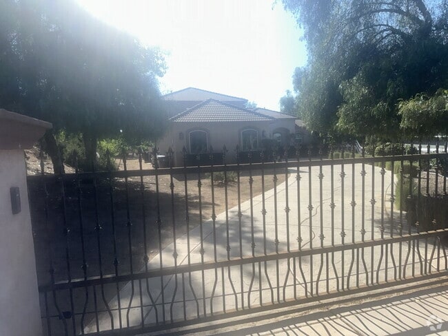 Building Photo - 19935 Lakeridge Dr Rental