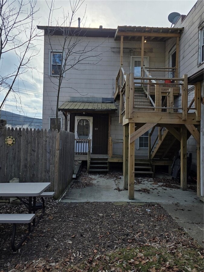 Photo - 11 W Front St