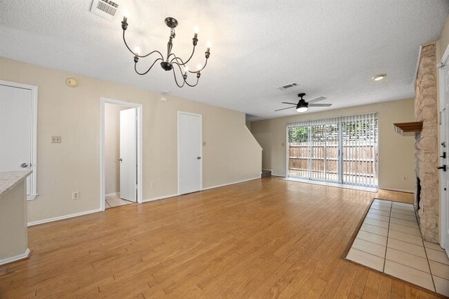 Photo - 6715 Old Quarry Ln