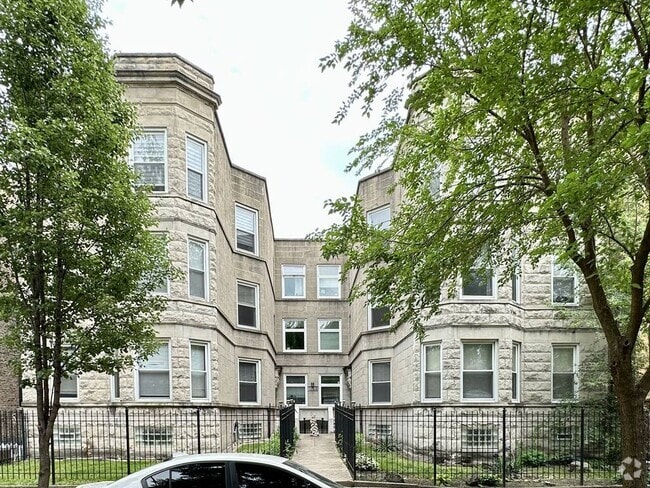Building Photo - 843 N Maplewood Ave Rental
