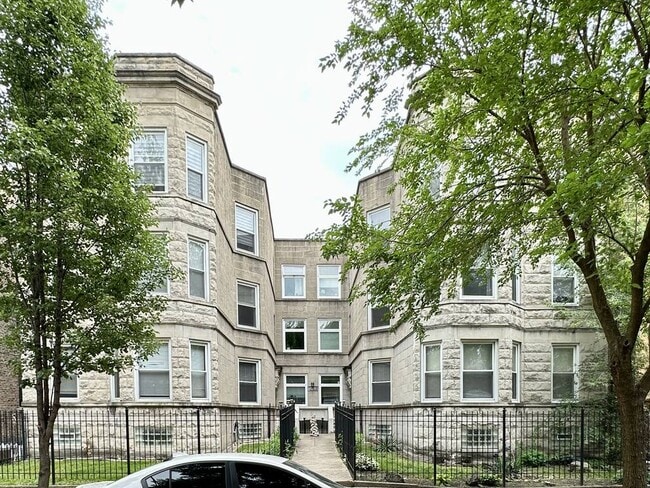 Photo - 843 N Maplewood Ave Condo Unit F2
