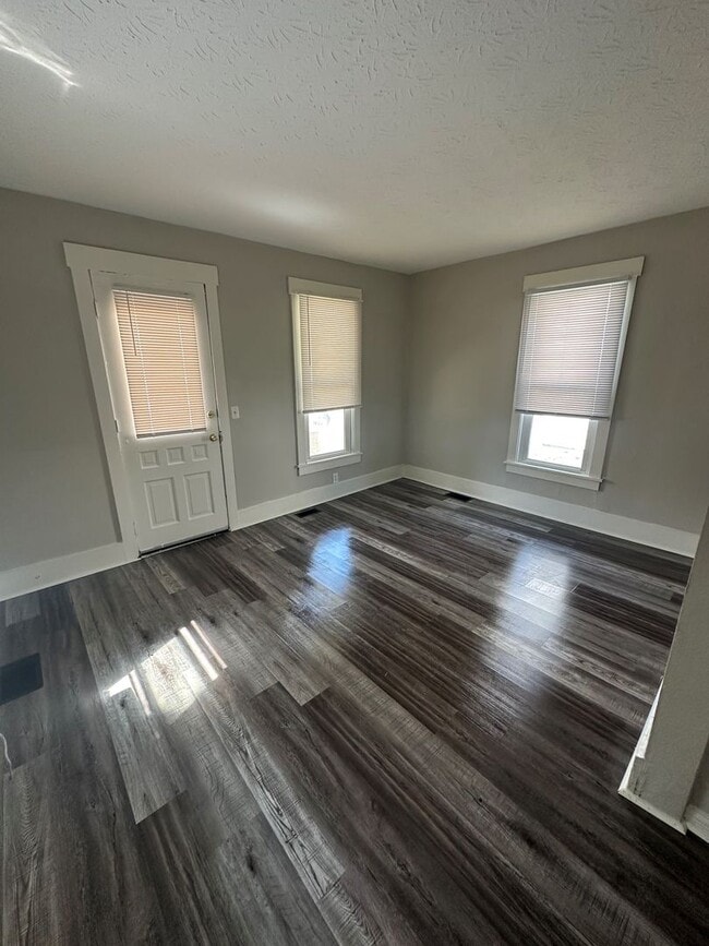 Photo - Rent Special Available! Pet Friendly 2 Sto... Casa