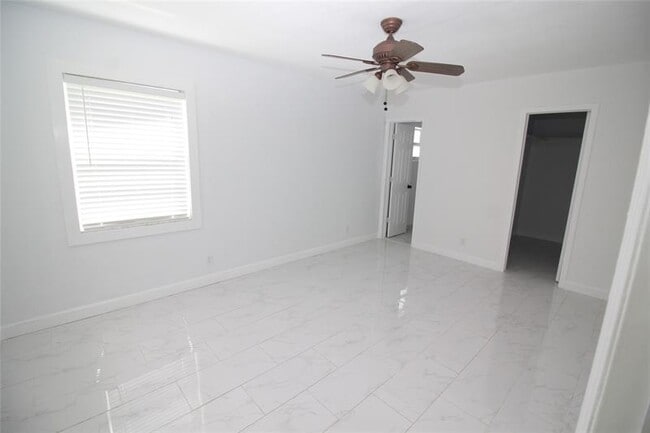 Photo - 160 SW 127th Ave