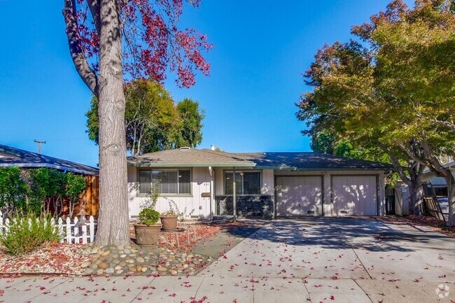 Building Photo - 683 Arbutus Ave Unit 681 Arbutus Ave Rental