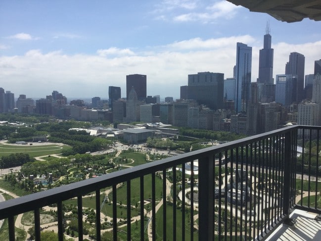 City View from Balcony - 400 E Randolph St Unidad Apartment  # 3905