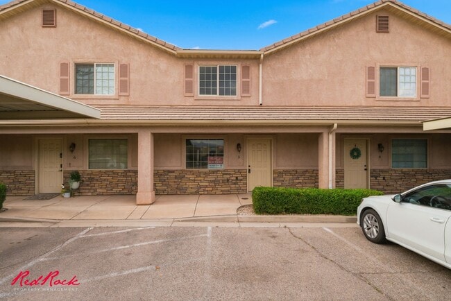 Building Photo - Convenient Living Close to Everything You Need