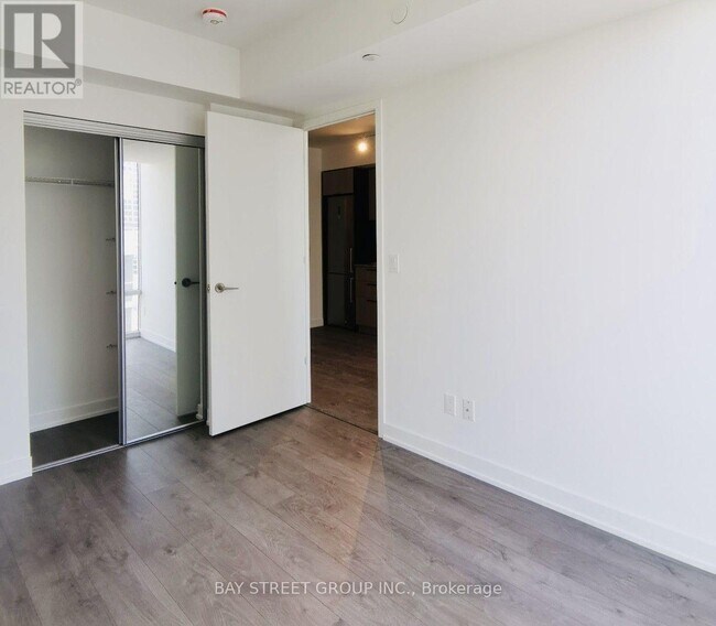 Photo - 501 Yonge St Unit 2103