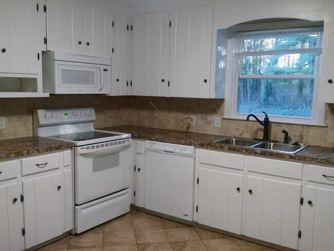 Photo - 2100 Jamestown Rd