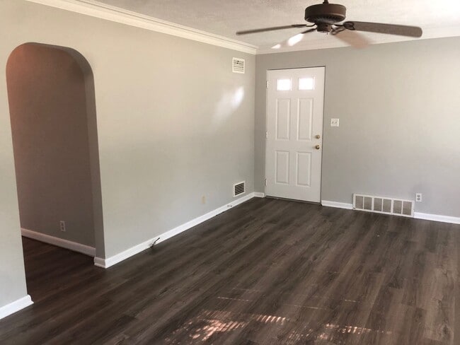 Photo - 3-Bedroom Home in a Charming Neighborhood!