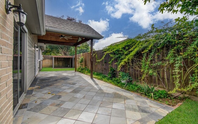 Building Photo - 10546 Rippling Fields Dr