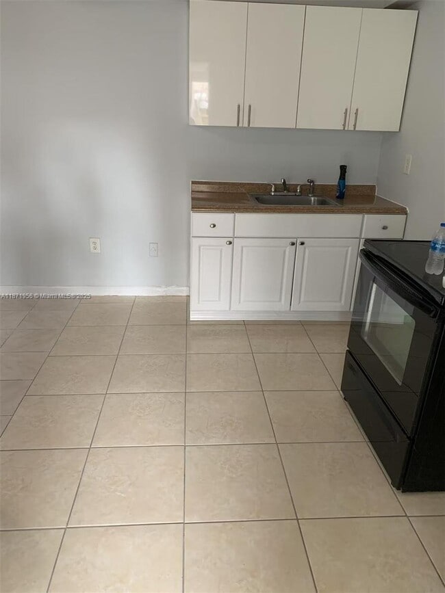 Photo - 1062 W 42nd Pl Unit Studio