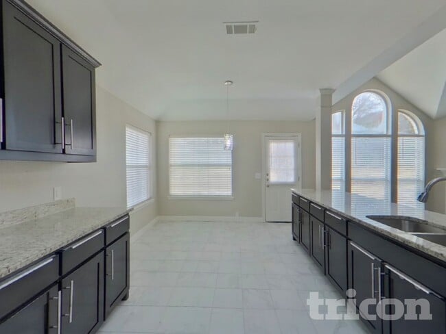 Photo - 4021 Chinaberry Dr