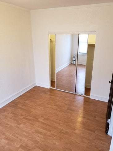 Photo - Evelyn Apartments