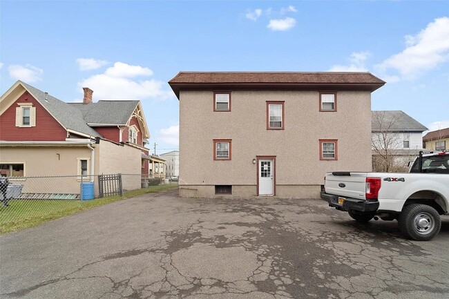 Photo - 139 Beethoven St Unit 7