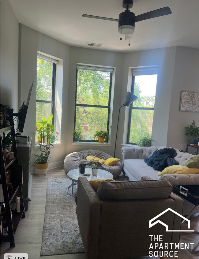 Building Photo - 3611 N Greenview Ave Unit 3 Rental