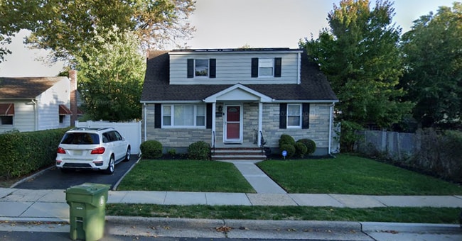 Photo - 910 E Henry St House