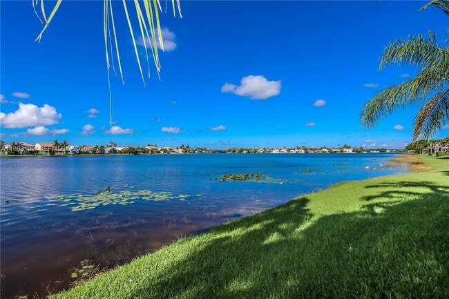 Building Photo - 1337 Presidio Dr