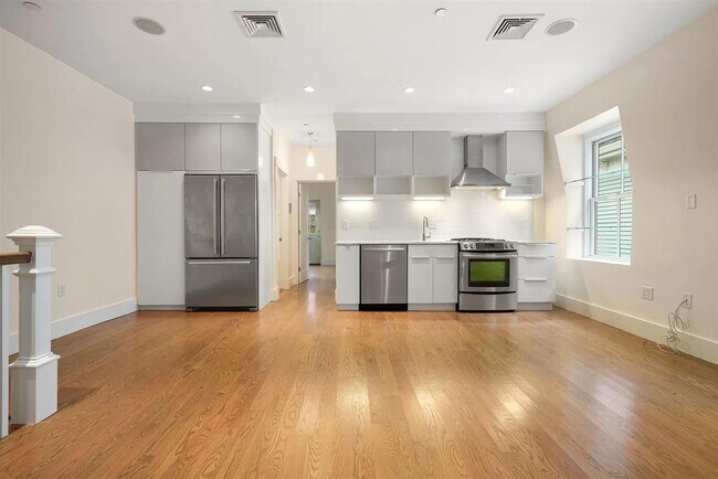 Photo - 15 Boardman St Apartments Unit 2