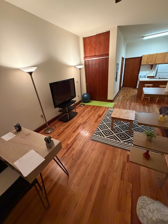Photo - 402 W Dayton St Unidad 206