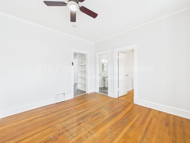 Building Photo - 6921 Prospect Ave Unit C