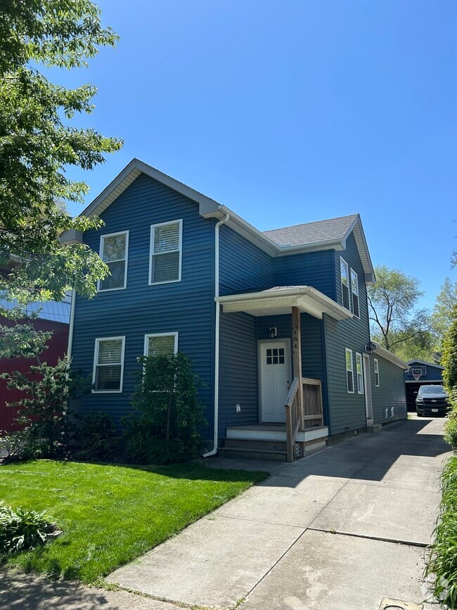Building Photo - 2484 W 5th St Rental
