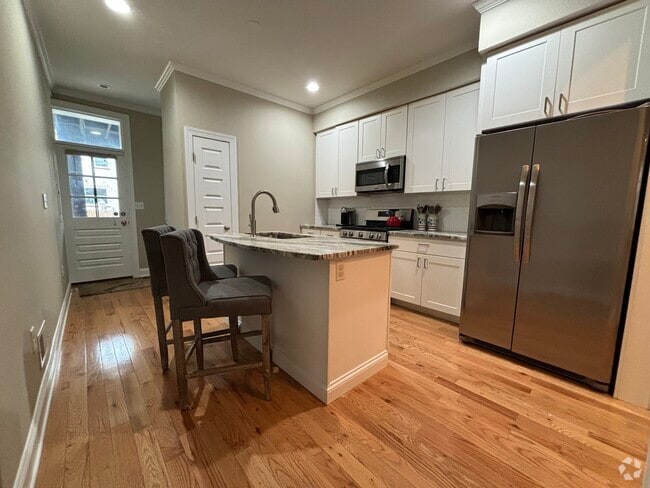 Building Photo - 143 N Kenwood Ave Rental