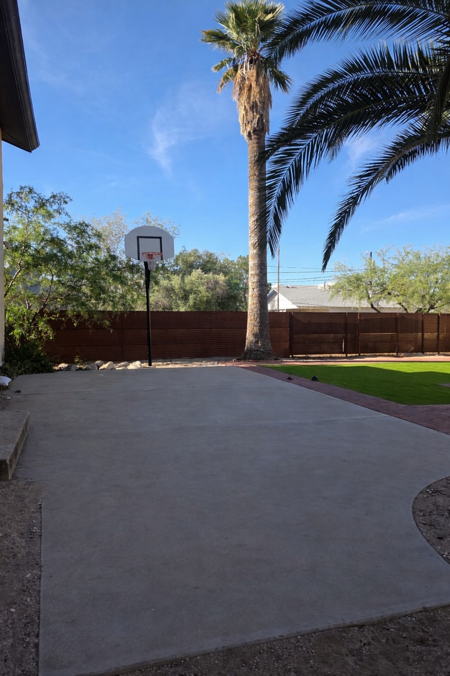 Photo - 833 N 4th Ave