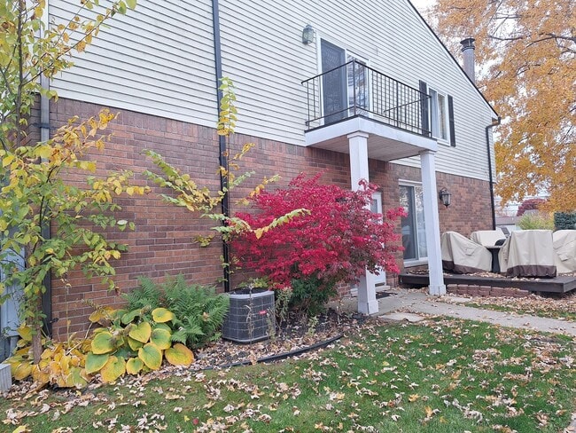 Photo - Charming Chesterfield Townhouse