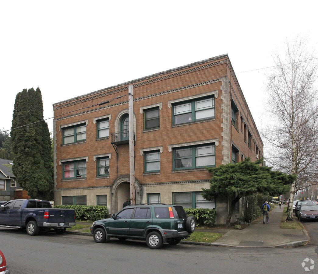 Photo - 2006 NE Davis St