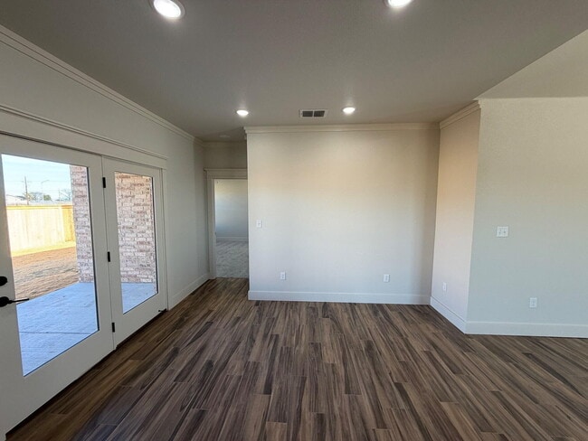 Photo - 409 Essex Ln