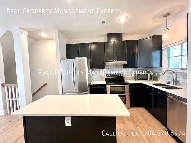 Photo - 729 Grandin Rd