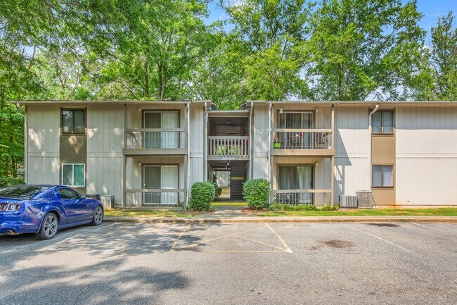 Building Photo - Furnished 1-Bedroom Condo with Modern Upda...