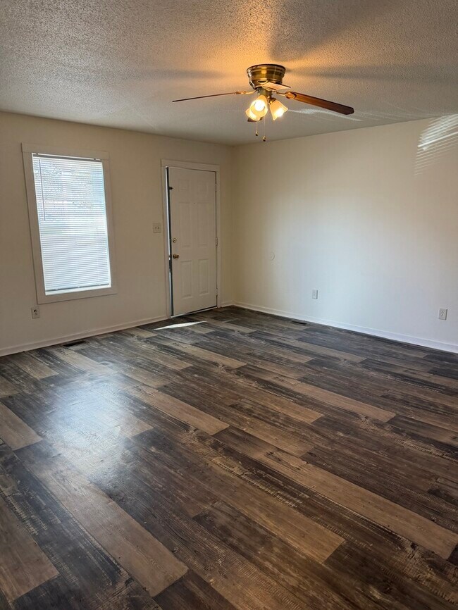 Photo - 108 Suzanne Cir