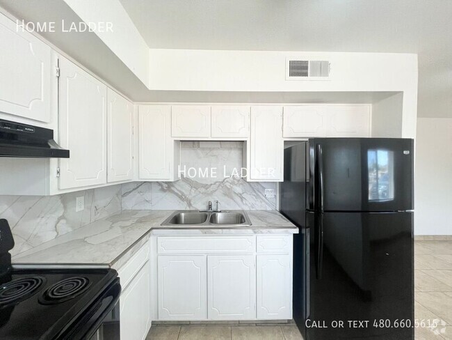 Building Photo - Modern Two-Bedroom Apartment for Comfortab... Unit 2