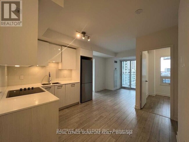 Photo - 195 Redpath Ave Unité 912