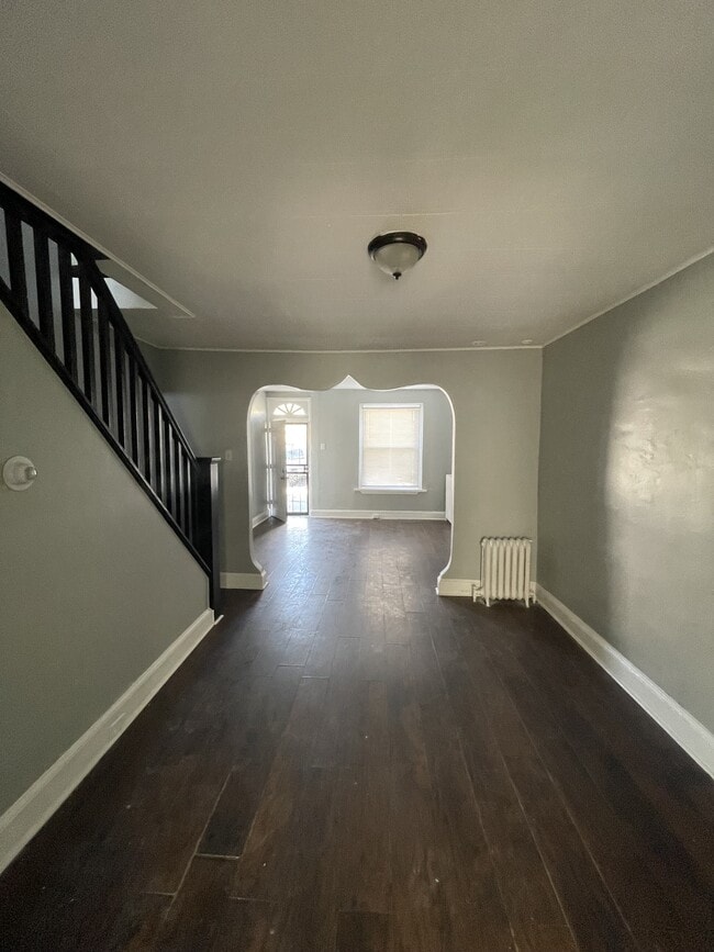 Photo - 2046 Newcomb St