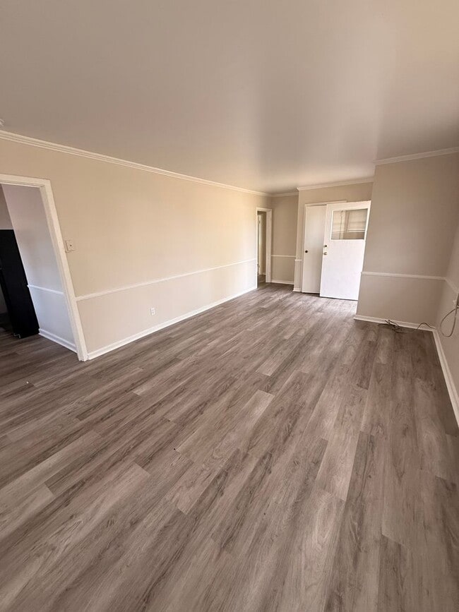 Building Photo - 2111 Robin St