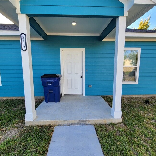 Photo - 2107 24th St N