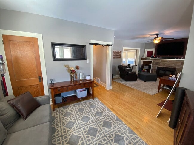 Photo - 4410 Cooke St