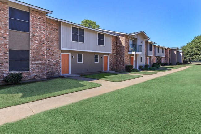 Building Photo - Waterford Glen Rental