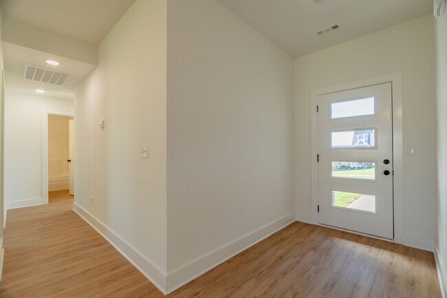 Photo - LIKE NEW 3-bedroom 2 bath Home in Prairie Grove!! FENCED YARD INCLUDED!