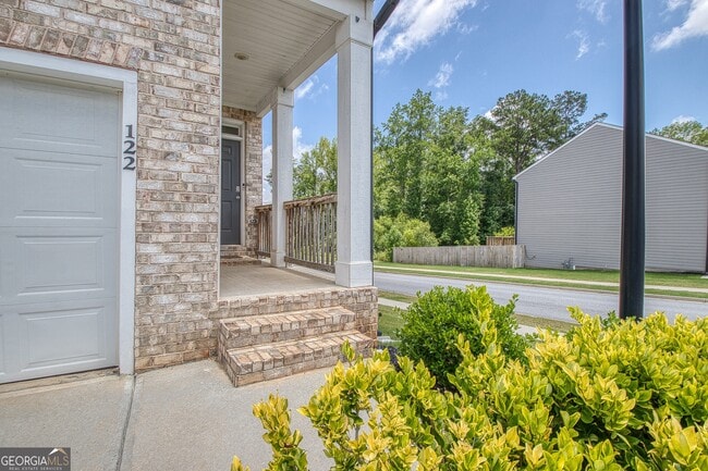 Photo - 122 Silver Birch Pass