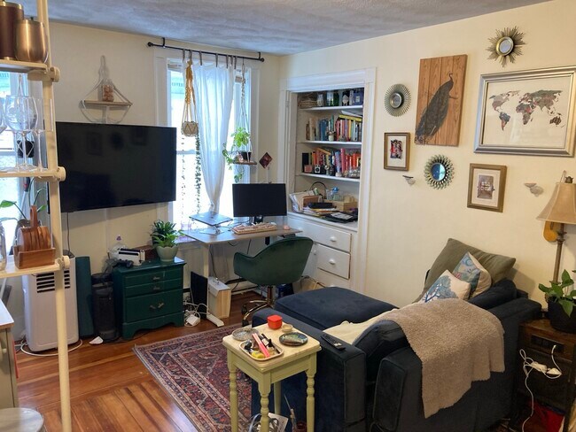 Building Photo - 14 Garrison Ave Unit 6