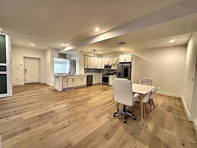 Photo - 17 Kearney Sq Unit 17 Kearney Sq -  205